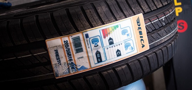 Reifenlabel an einem Reifen von Debica Reifenlabel an einem Reifen von Debica
