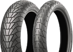 Nahaufnahme der Lauffläche Bridgestone Battlax Adventurecross Scrambler AX41S 180/55 R17 73 H Hinten TL