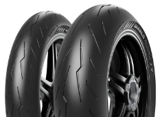 Nahaufnahme der Lauffläche Pirelli Diablo Rosso IV 200/60ZR17 80 W Hinten TL M/C