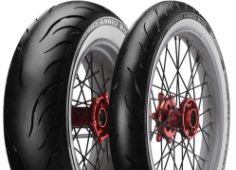 Nahaufnahme der Lauffläche Avon Cobra Chrome 140/75 R17 67 V Vorne TL