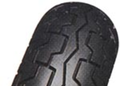 Nahaufnahme der Lauffläche Bridgestone G 511 2.75-18 42 P Vorne TT M/C