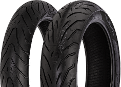 Nahaufnahme der Lauffläche Pirelli ANGEL ST 180/55ZR17 (73 W) Hinten TL M/C